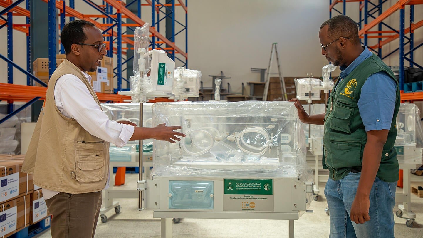 Dr Ahmed Aweis, UNFPA SRH Specialist shares information on the NICU equipment with Ibraheem Abdulkadir Mahmood, Project Manager at KSRelief.  ©UNFPA/Usame Nur