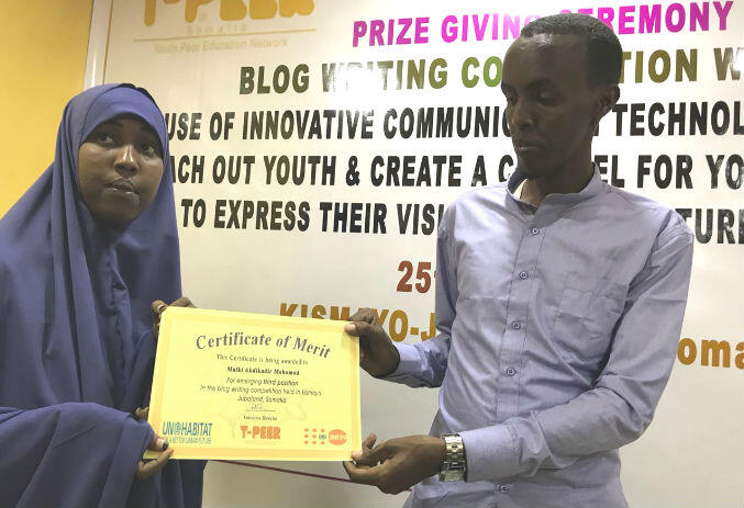 Ms. Mulki Abdiqadir Mohamed receives her certificate