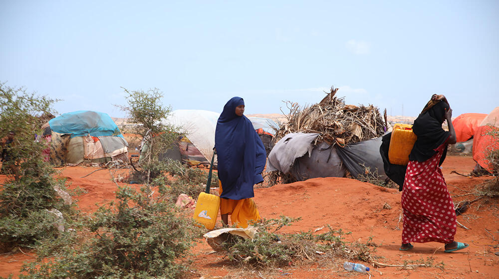 Women in Kismayo IDP camp